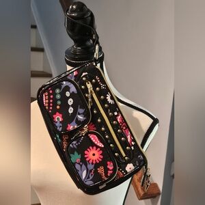 Betsey Johnson Betseyville Wristlet